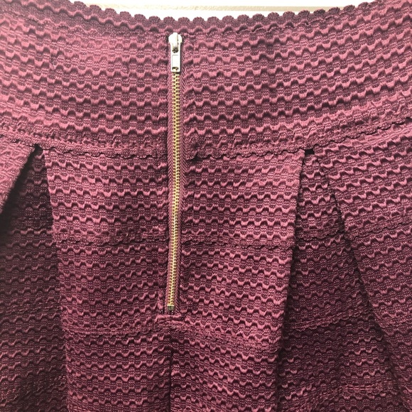 Charlotte Russe Wine Pleated Skirt Large - Picture 5 of 8